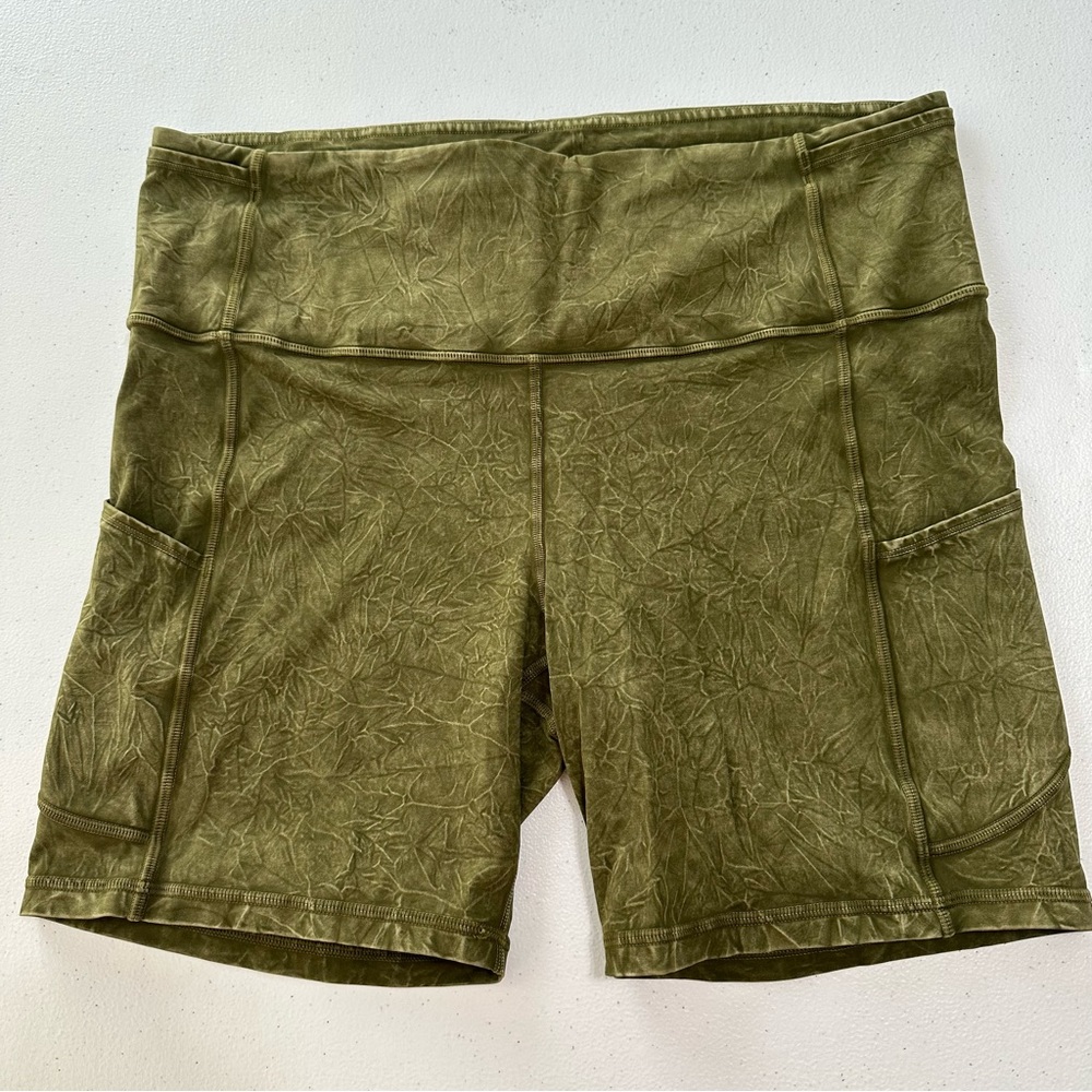 (0059) Lululemon Fast and Free Short 6" Size 12